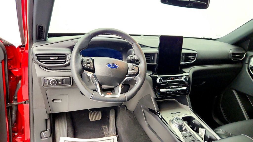 Used 2023 Ford Explorer ST w/ Equipment Group 401A image 13