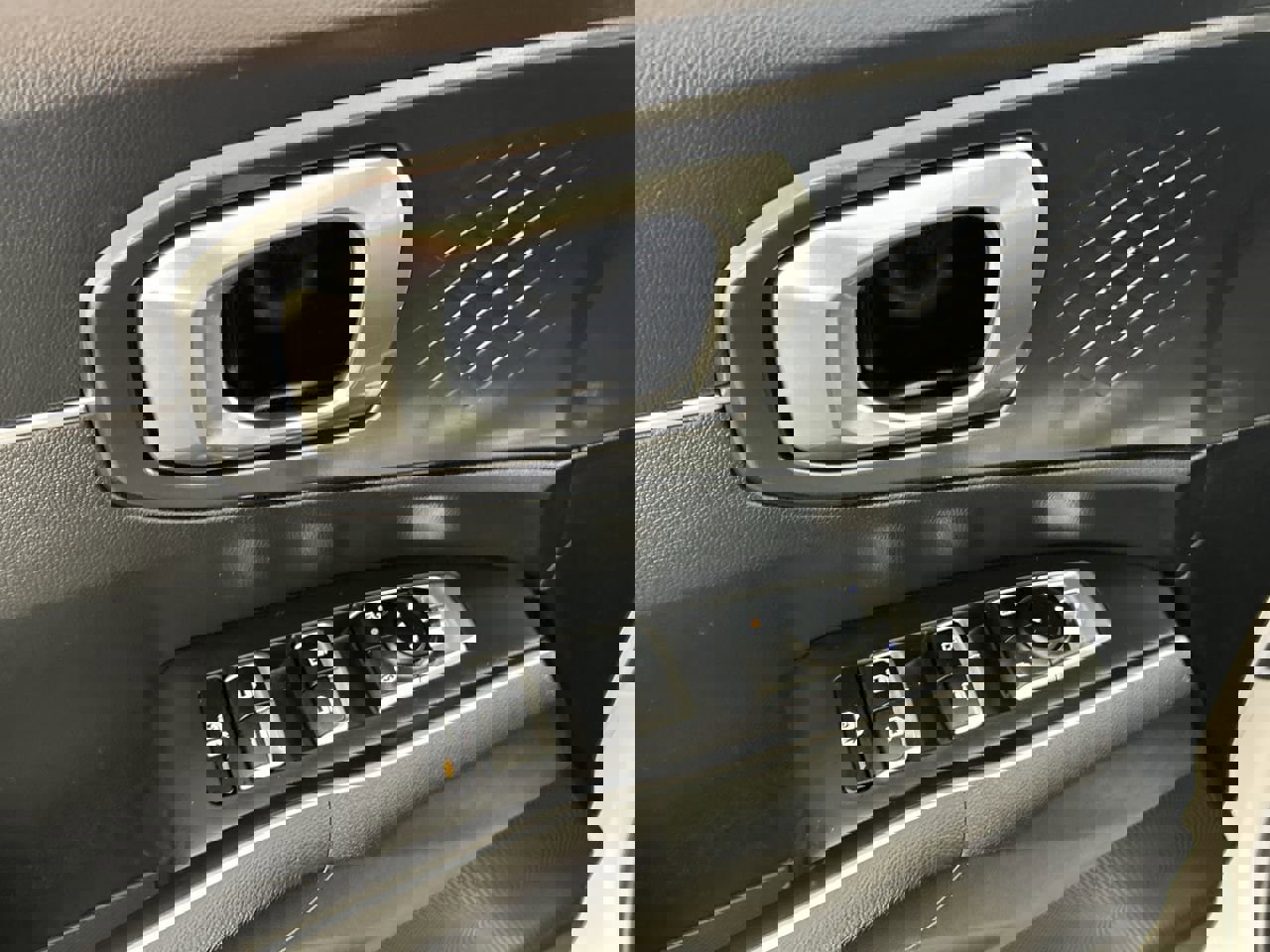 Used 2024 Kia Sorento S image 18