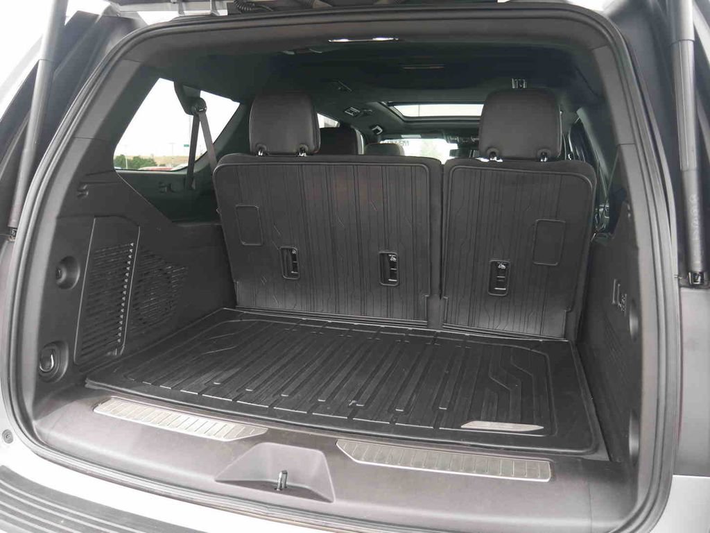 Used 2024 GMC Yukon XL AT4 w/ Technology Package AWD/4WD image 11