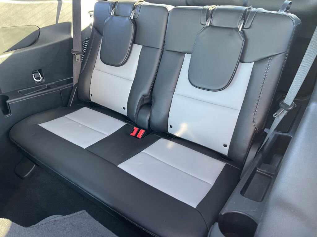 Used 2023 Ford Explorer XLT w/ Equipment Group 202A image 19