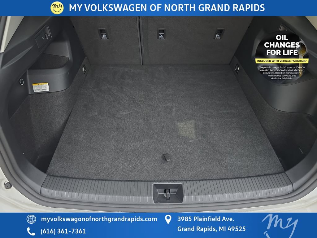 Used 2025 Volkswagen Tiguan SE AWD/4WD image 27