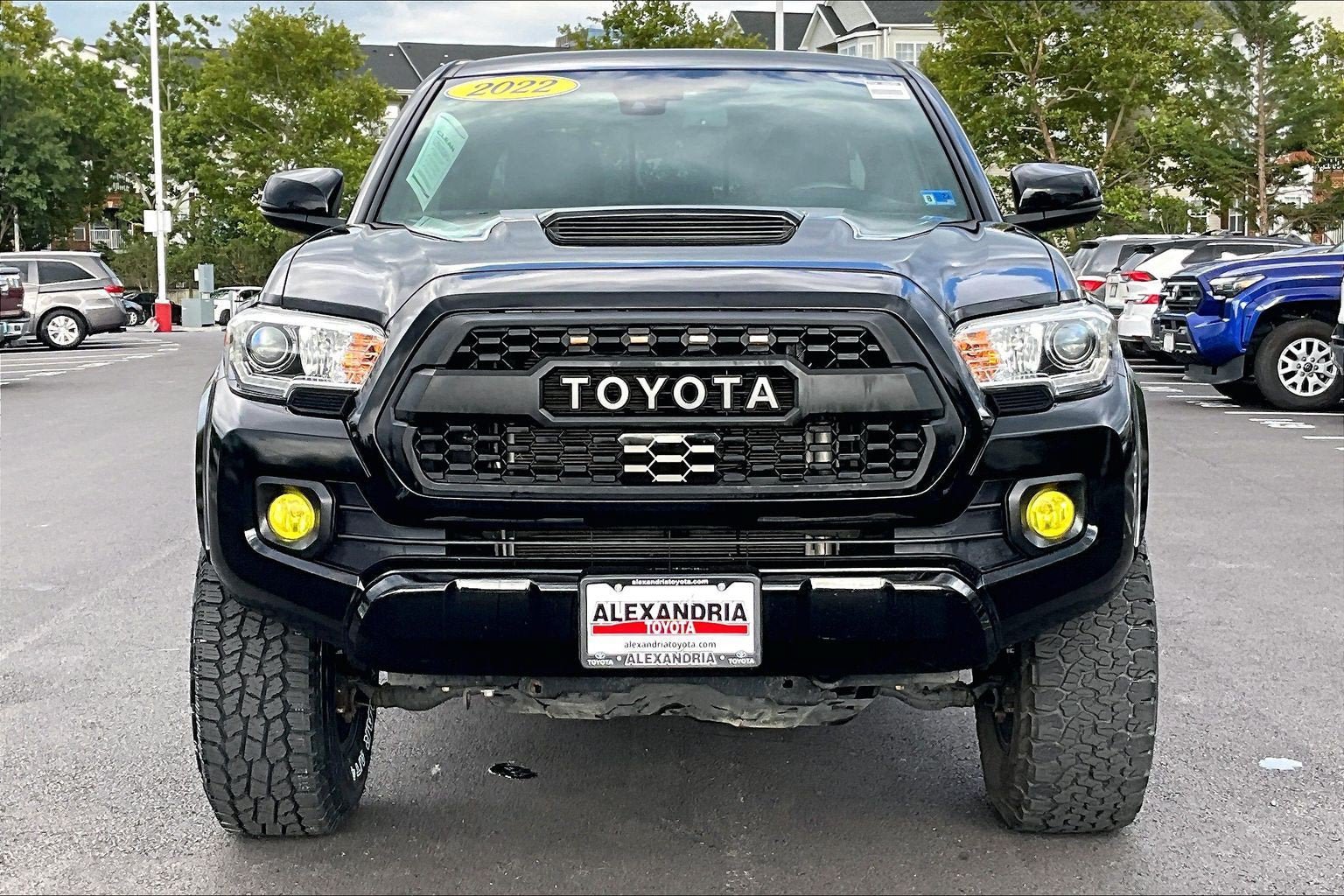Used 2022 Toyota Tacoma TRD Sport w/ Technology Package AWD/4WD image 3