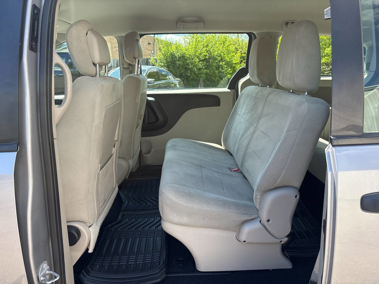 Used 2014 Dodge Grand Caravan American Value Package FWD image 19