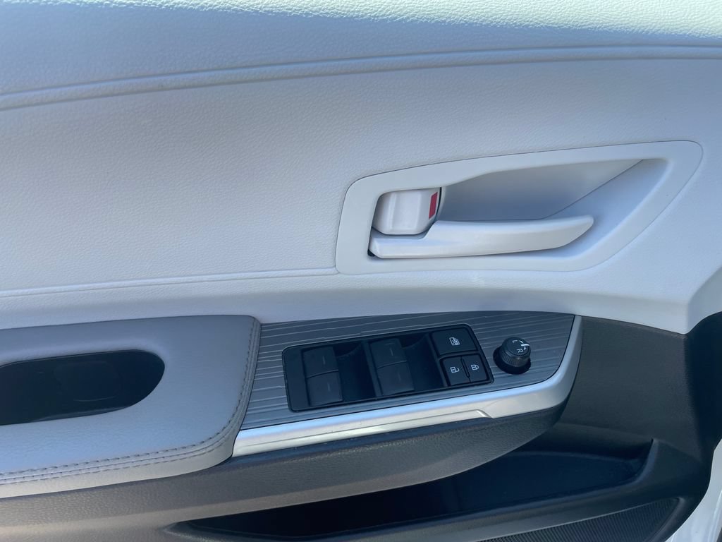 Used 2025 Toyota Sienna LE FWD image 11