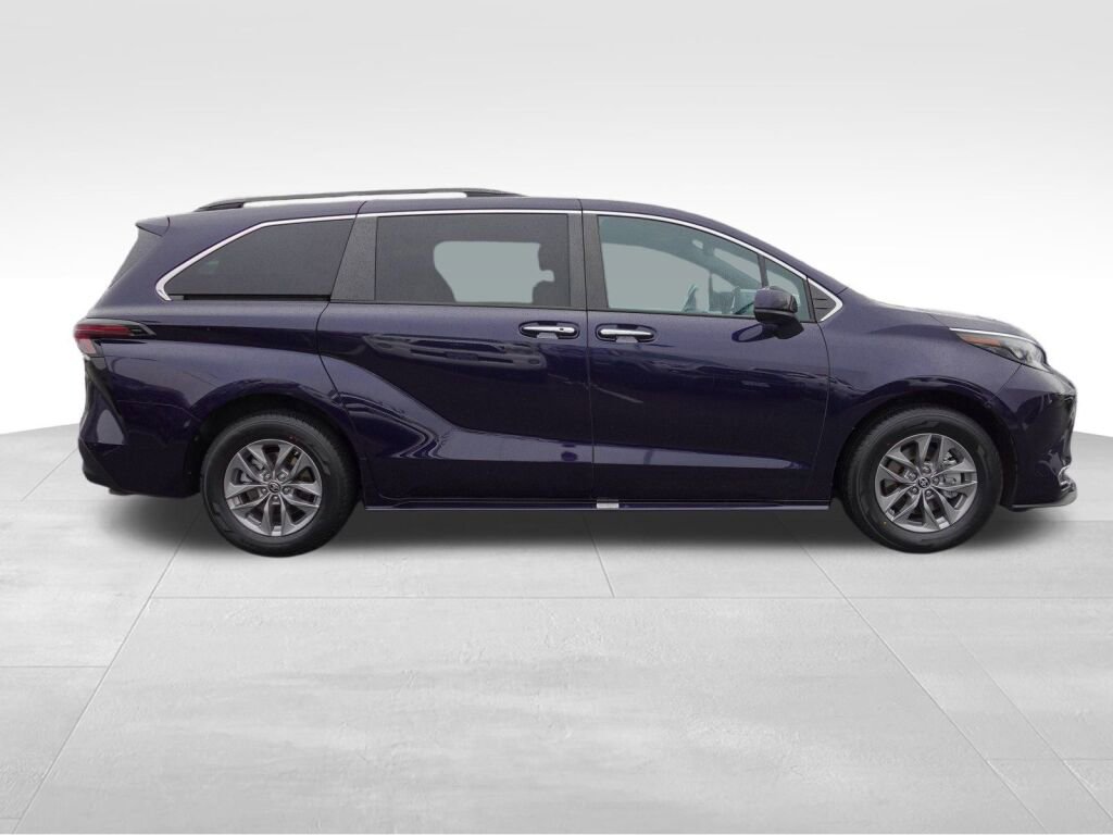 Certified 2024 Toyota Sienna XLE video 2