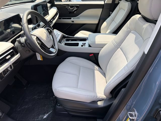 New 2026 Lincoln Aviator AWD w/ Jet Appearance Package image 10
