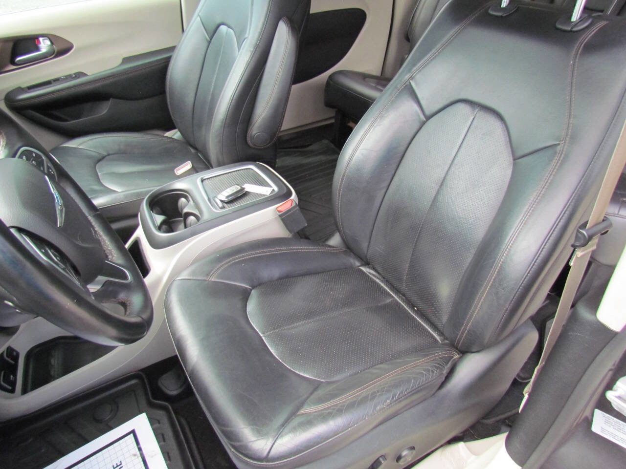 Used 2017 Chrysler Pacifica Touring-L Plus w/ Advanced Safetytec Group image 10