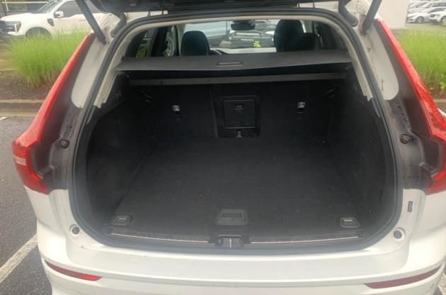 Used 2023 Volvo XC60 B5 Plus w/ Climate Package FWD image 6
