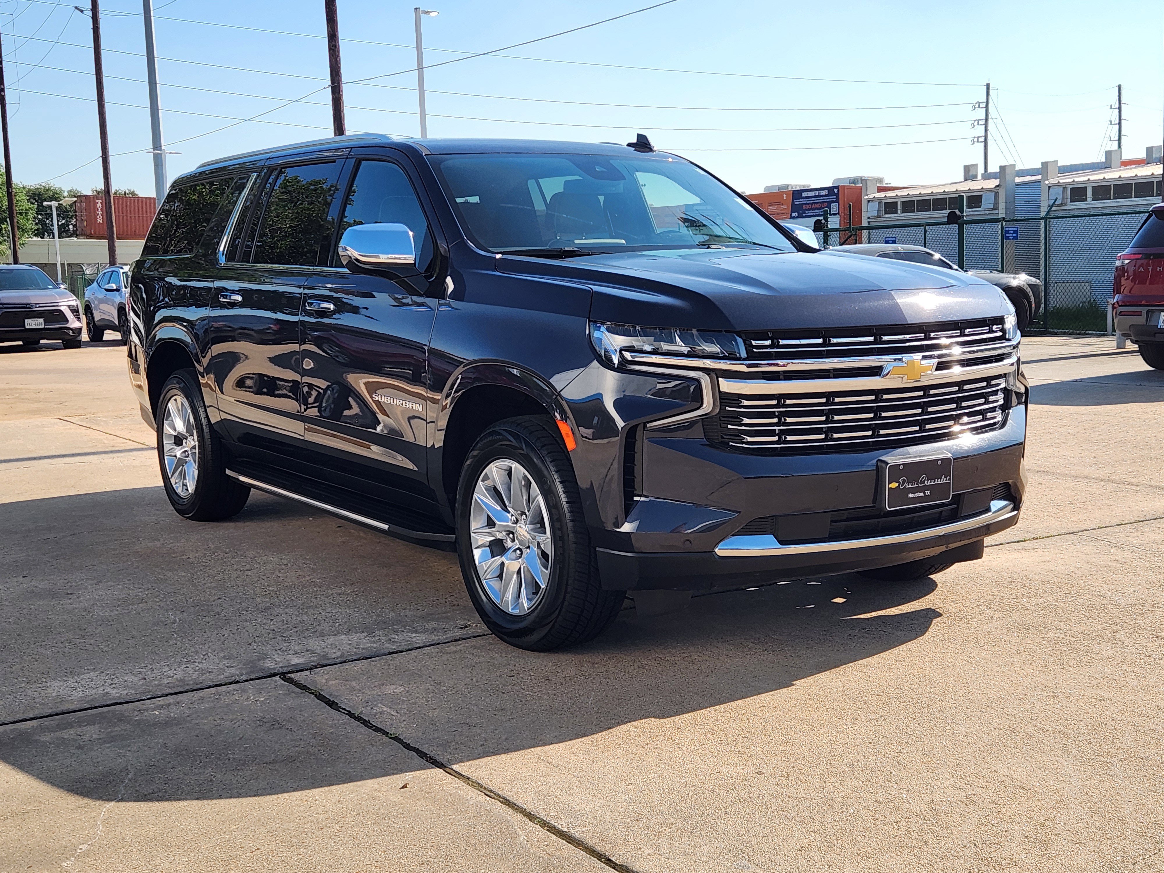 Used 2023 Chevrolet Suburban Premier RWD image 4