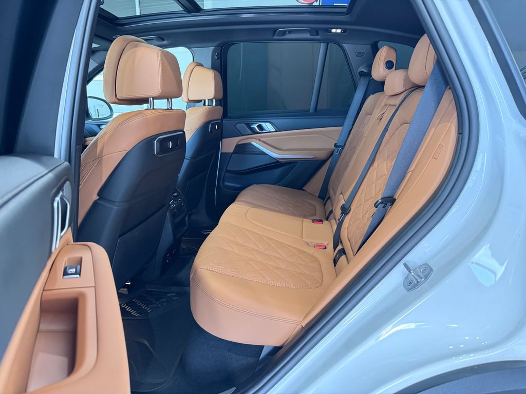 Used 2024 BMW X5 xDrive40i w/ Premium Package AWD/4WD image 14