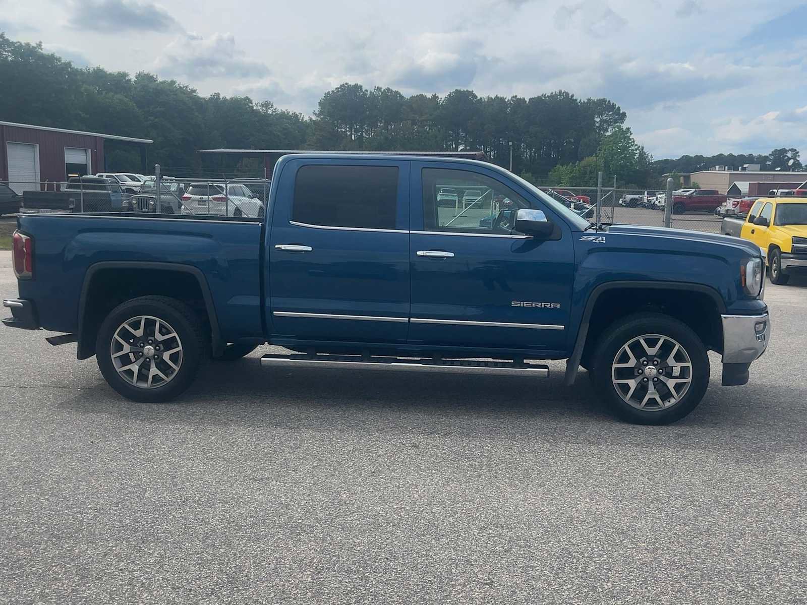 Used 2018 GMC Sierra 1500 SLT AWD/4WD image 25