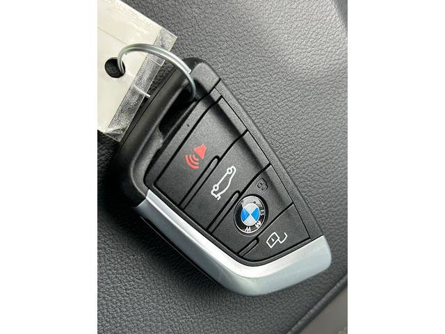 Certified 2025 BMW 330i xDrive Sedan w/ Premium Package AWD/4WD image 33