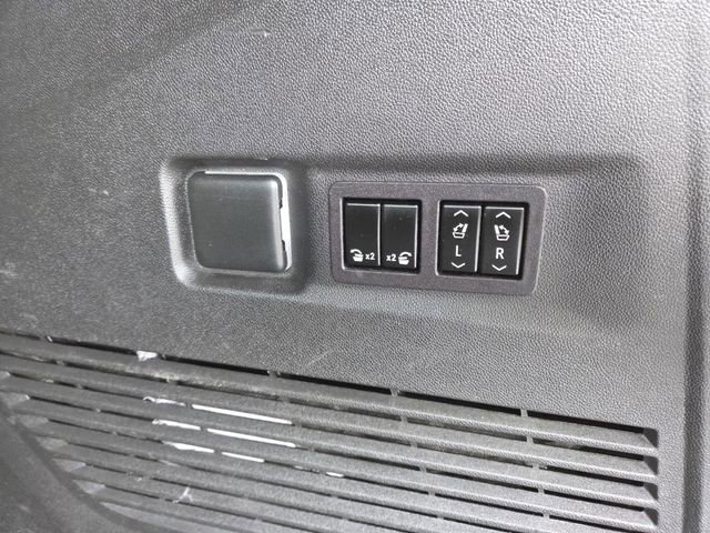 Certified 2023 GMC Yukon XL AT4 w/ LPO, Floor Liner Package AWD/4WD image 18
