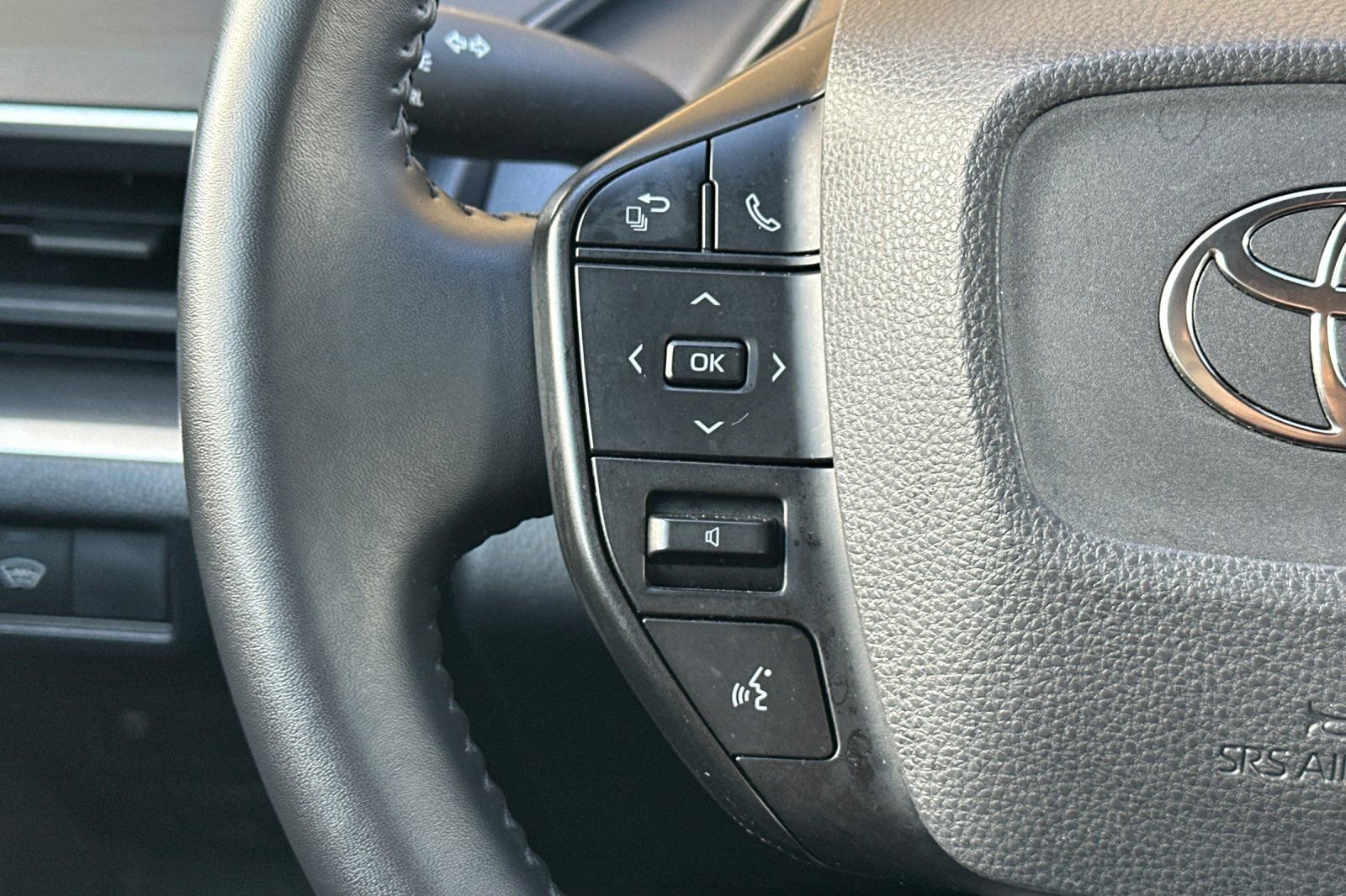 Used 2024 Toyota Prius LE image 28