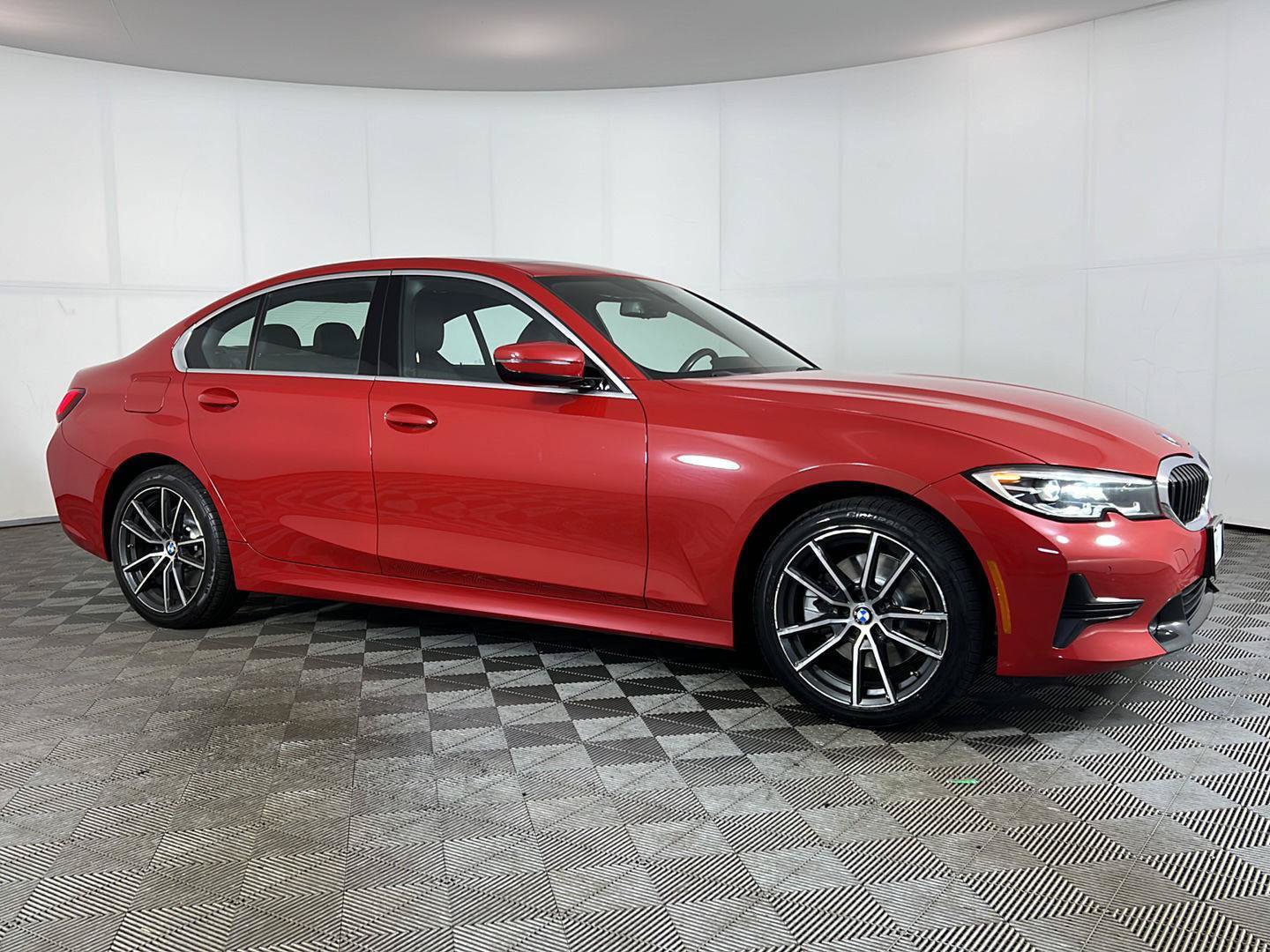 Used 2019 BMW 330i xDrive Sedan w/ Convenience Package AWD/4WD image 3