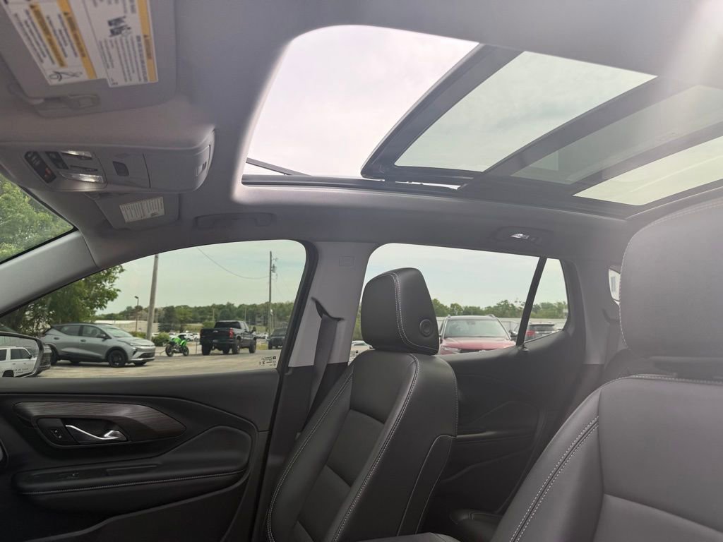 Used 2024 GMC Terrain SLT AWD/4WD image 6