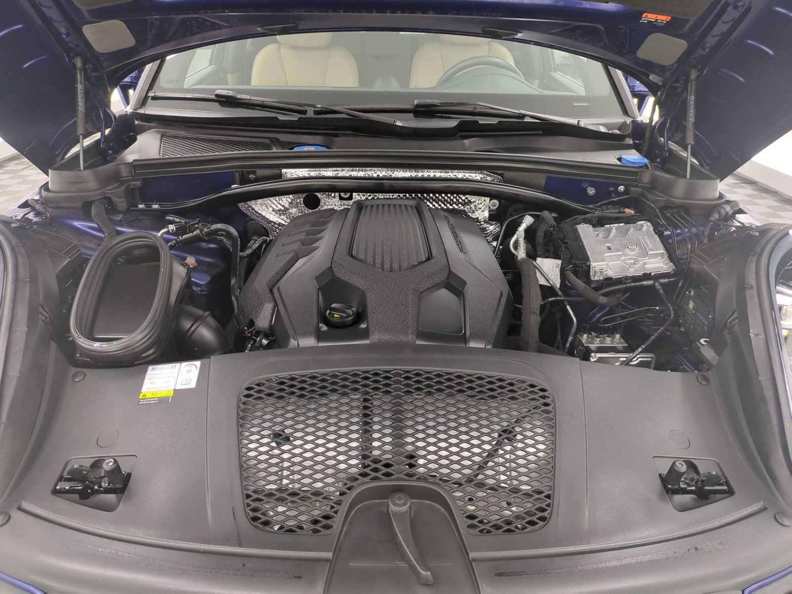 Certified 2023 Porsche Macan image 26