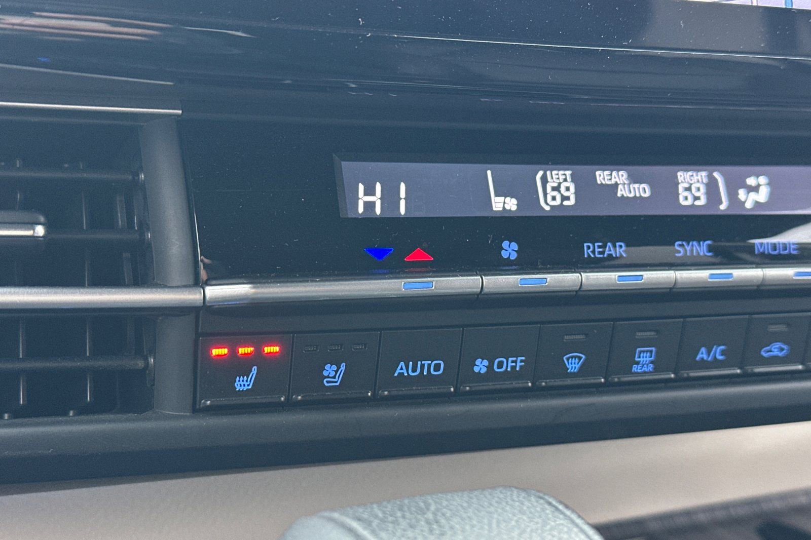 Used 2023 Toyota Sienna Platinum image 29