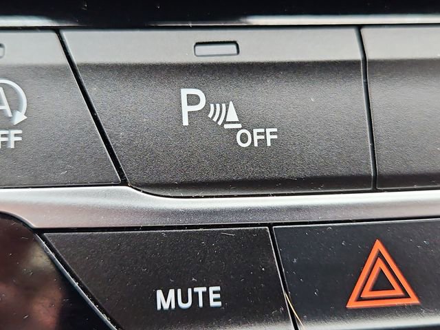 Used 2025 Chrysler Pacifica Select image 47