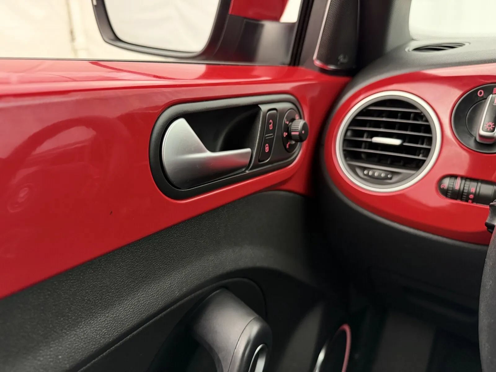 Used 2012 Volkswagen Beetle 2.5 FWD image 11
