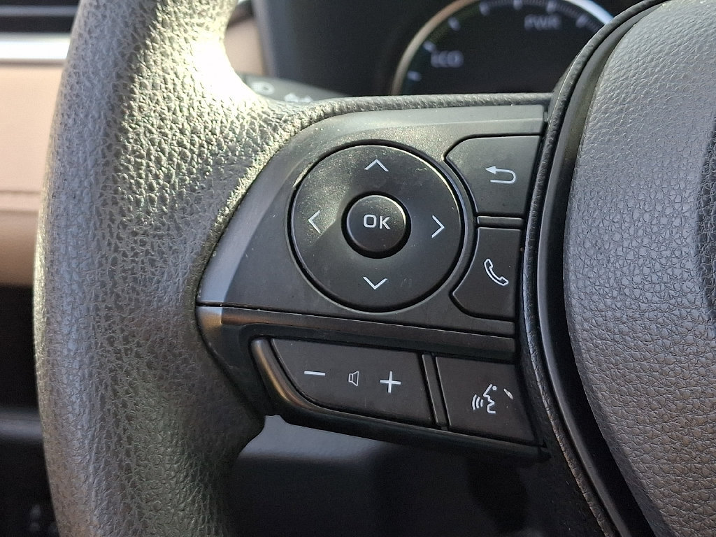 Used 2019 Toyota RAV4 LE w/ Carpet Mat Package AWD/4WD image 20