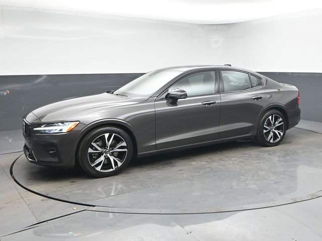 Used 2025 Volvo S60 B5 Plus image 4
