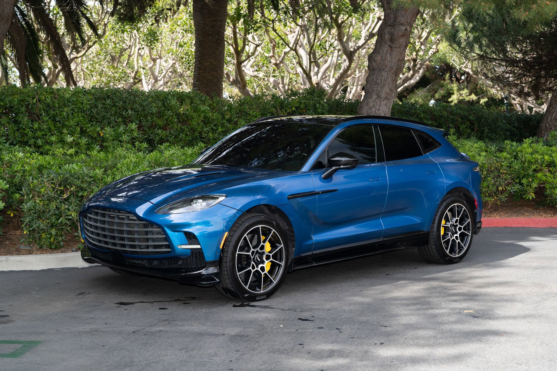 Used 2023 Aston Martin DBX 707 AWD/4WD image 2