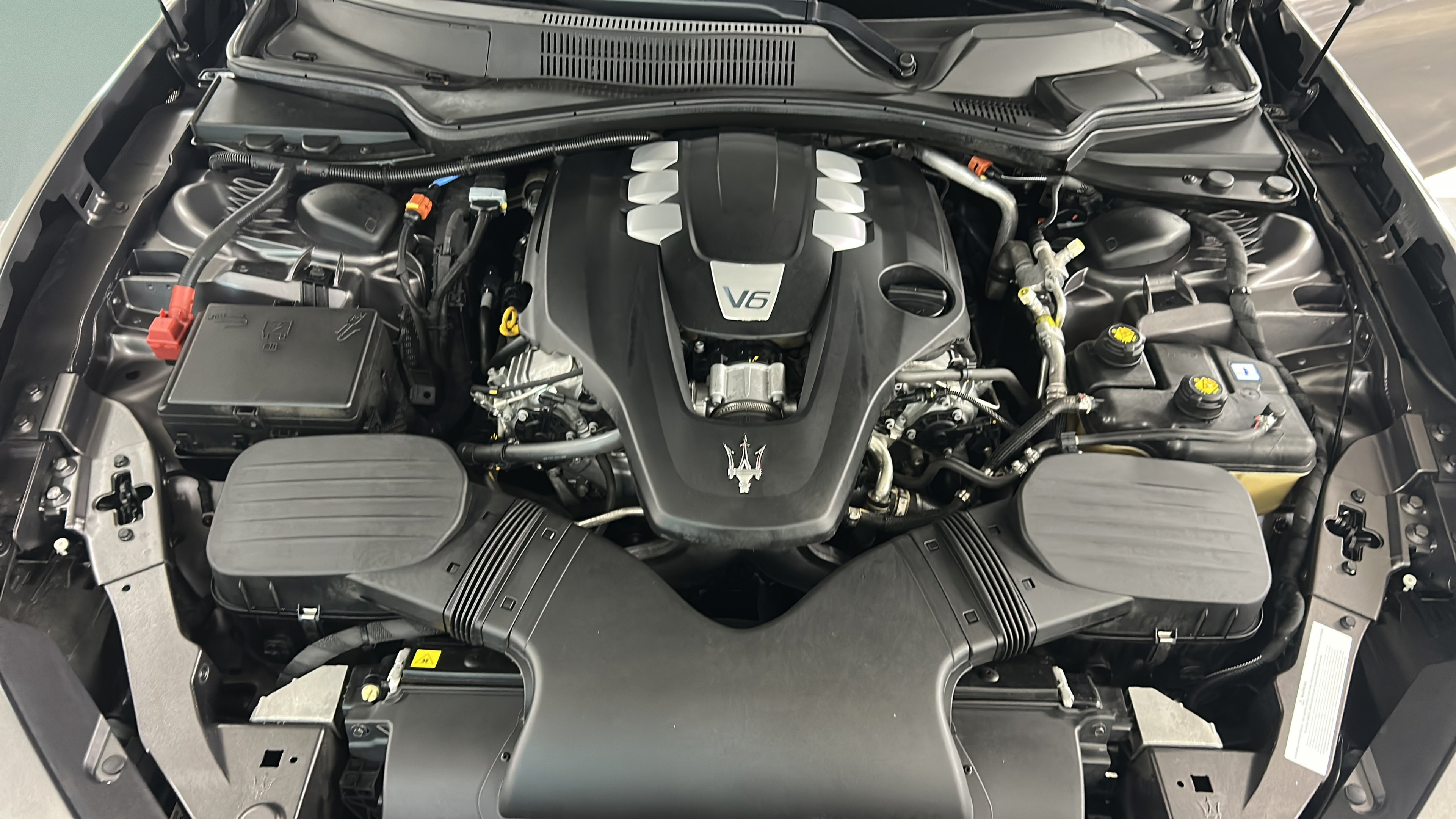Used 2021 Maserati Ghibli RWD image 35