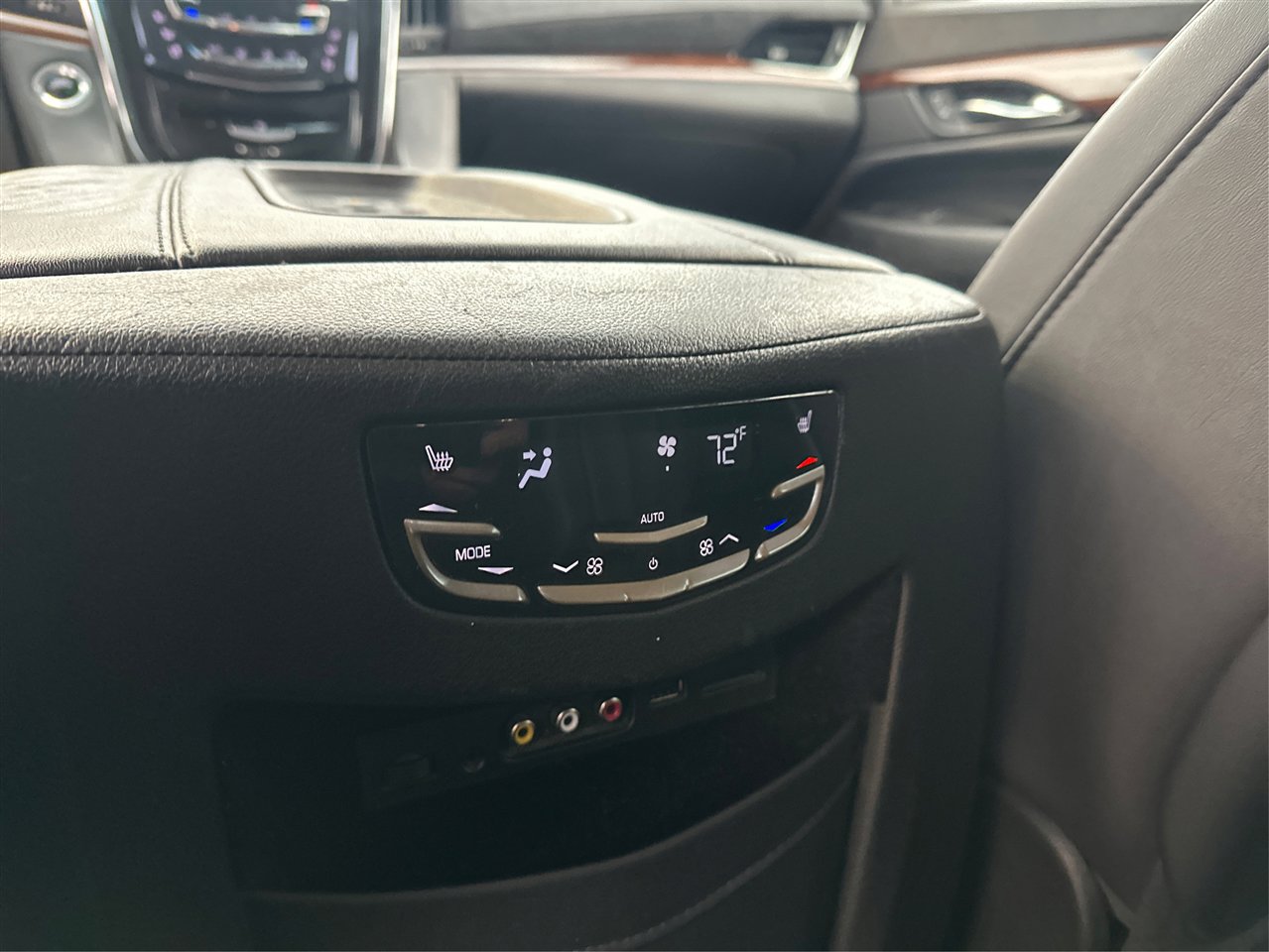 Used 2016 Cadillac Escalade ESV Luxury image 22