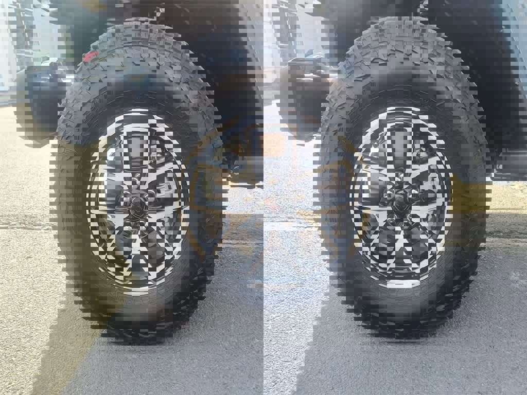 Used 2025 Jeep Gladiator Rubicon w/ Convenience Group image 10