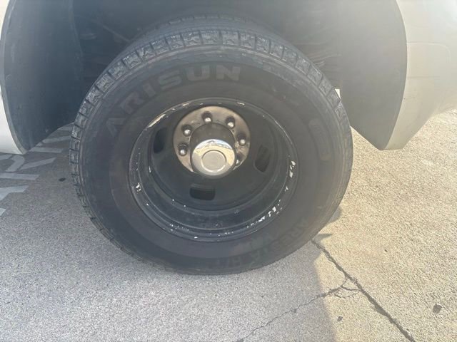 Used 2010 Ford F350 Lariat image 11