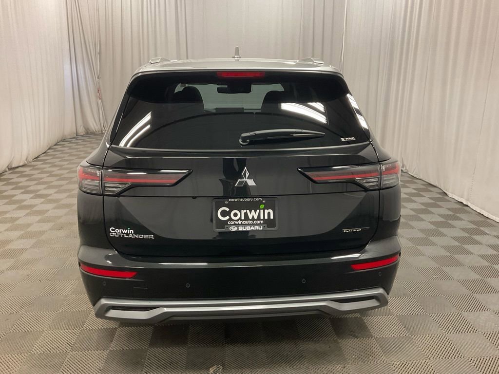 Used 2025 Mitsubishi Outlander AWD image 3