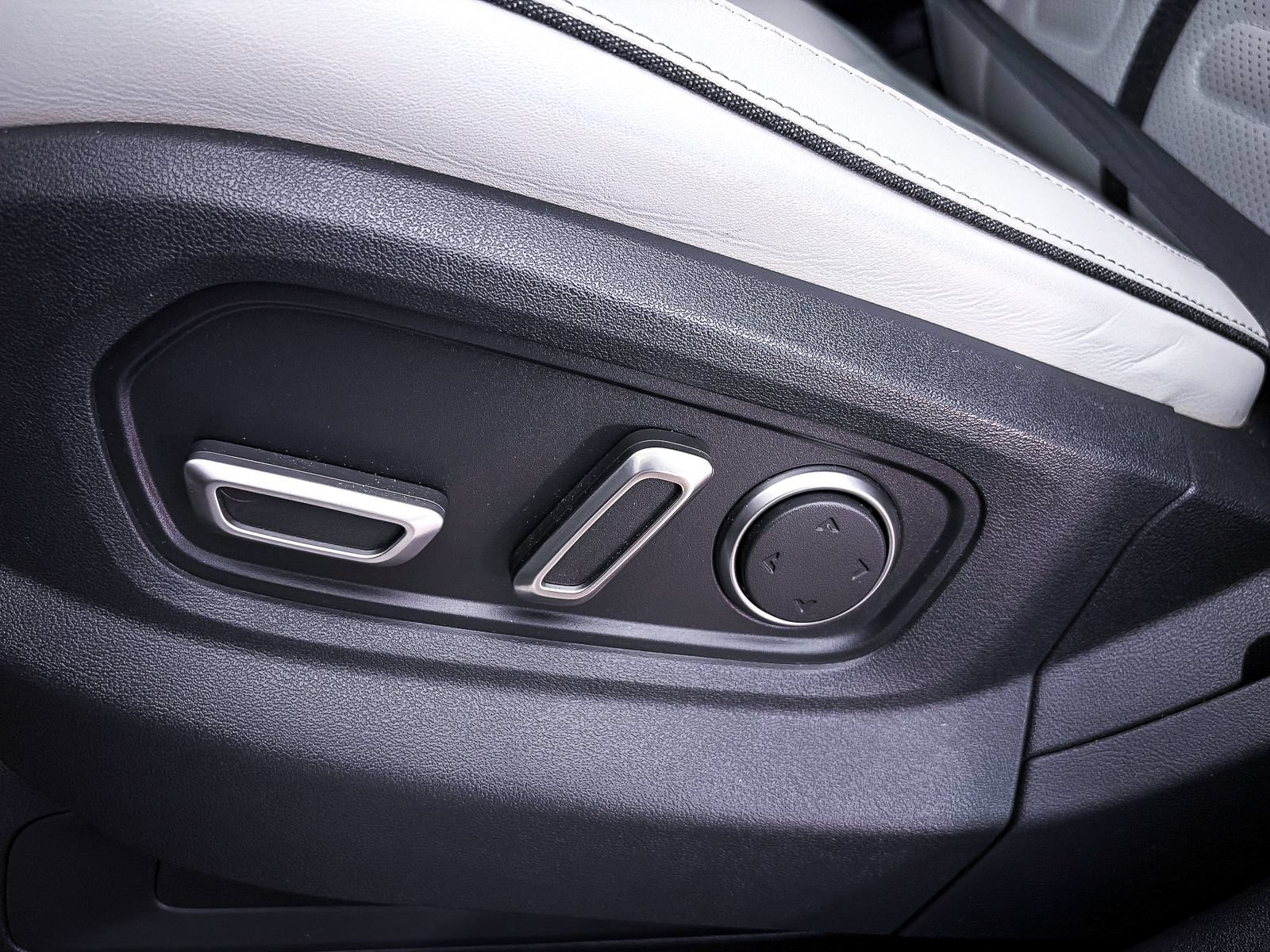 Used 2024 Rivian R1S Adventure AWD/4WD image 21