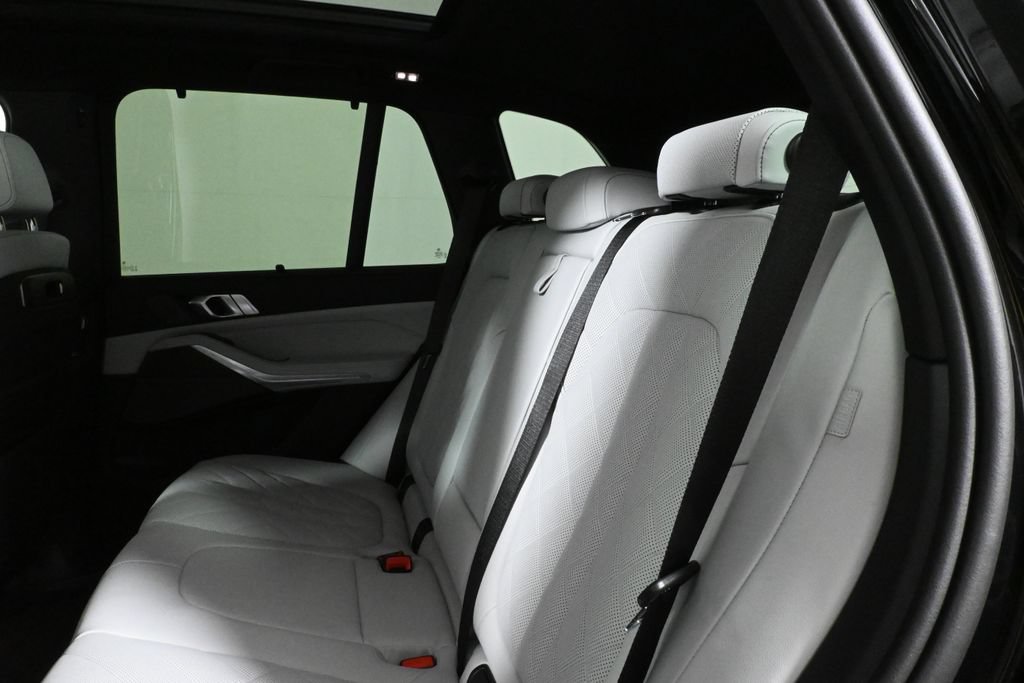 Used 2026 BMW X5 xDrive40i w/ Premium Package AWD/4WD image 4
