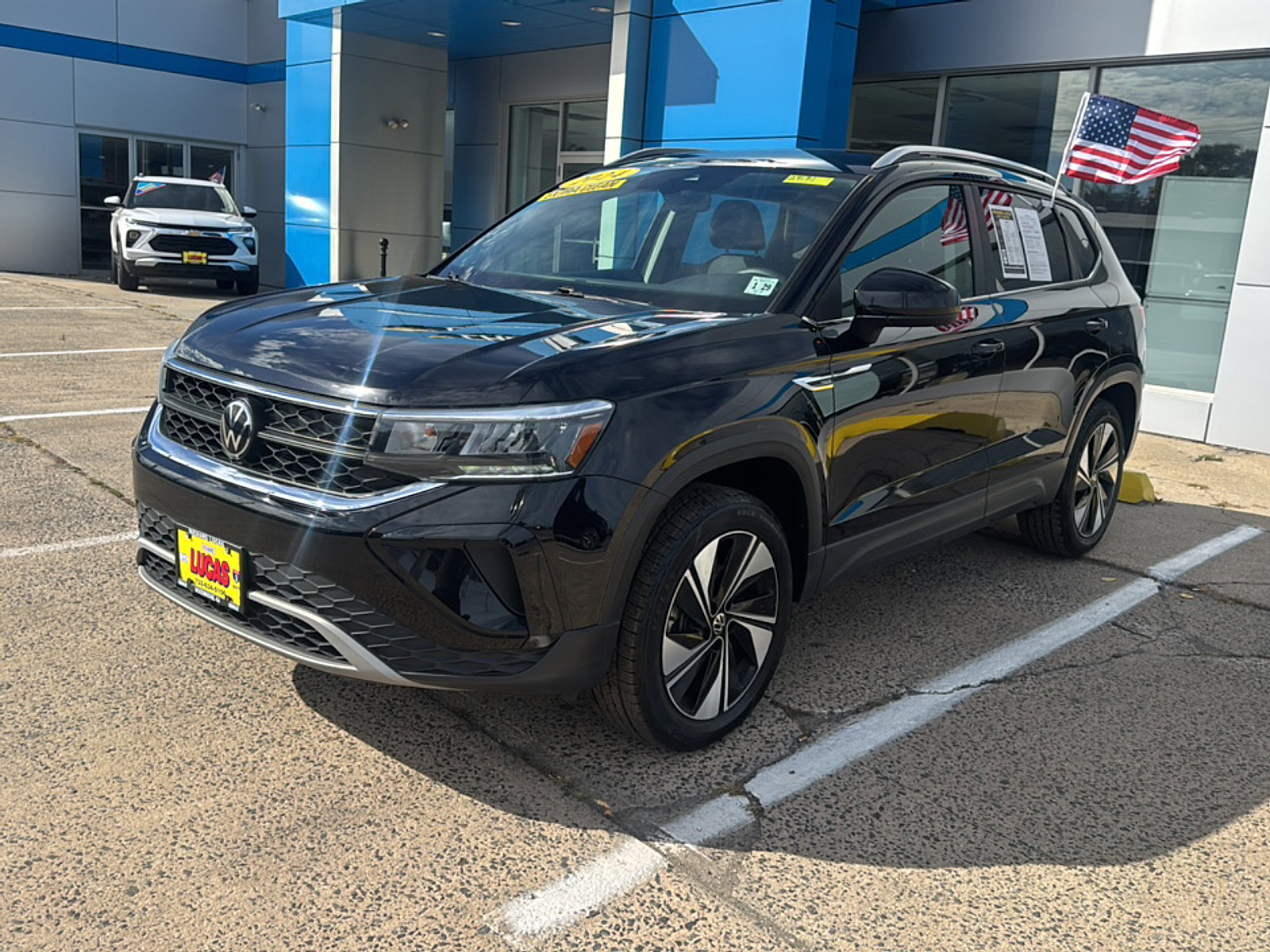 Used 2024 Volkswagen Taos SE image 3