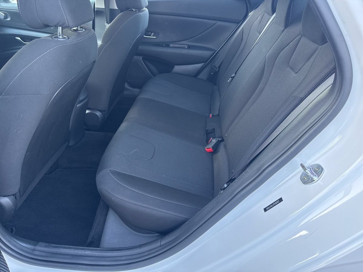 Used 2023 Hyundai Elantra SE FWD image 32