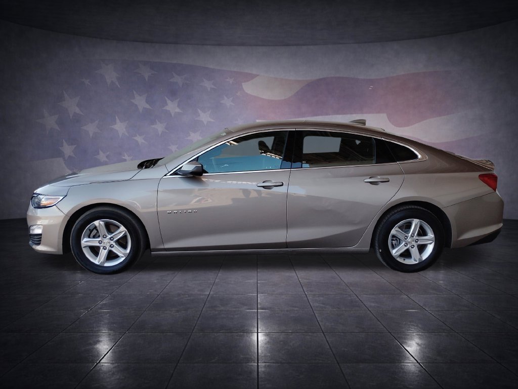 Used 2023 Chevrolet Malibu LT FWD image 2