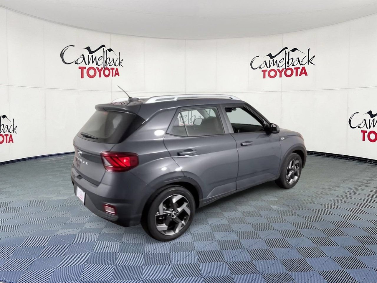 Used 2025 Hyundai Venue SEL FWD image 3