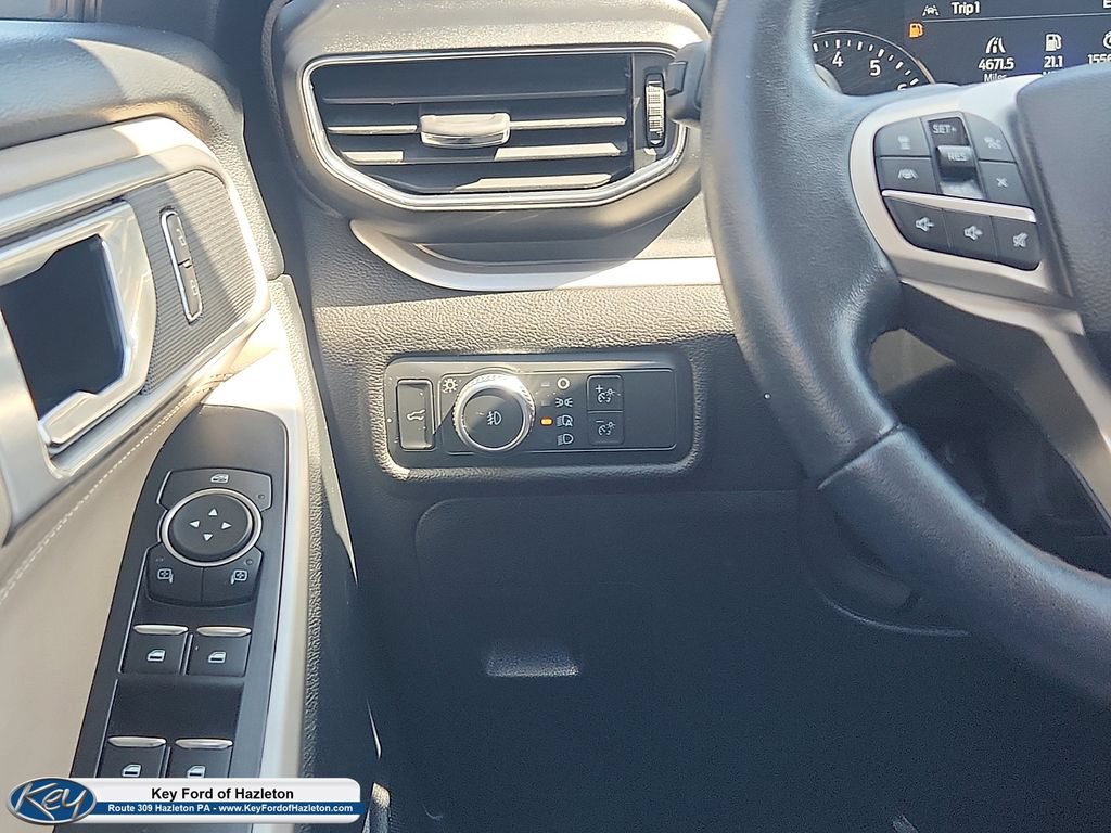 Used 2022 Ford Explorer XLT w/ Equipment Group 202A AWD/4WD image 14