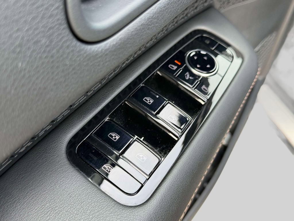 Used 2024 Nissan Ariya AWD image 18