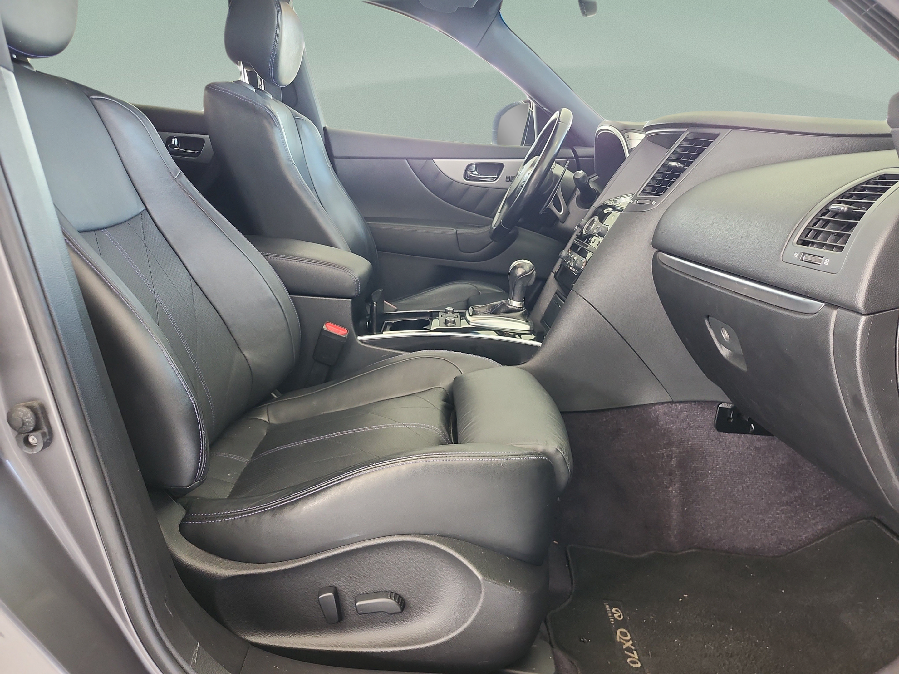 Used 2016 INFINITI QX70 2WD w/ Premium Package image 19