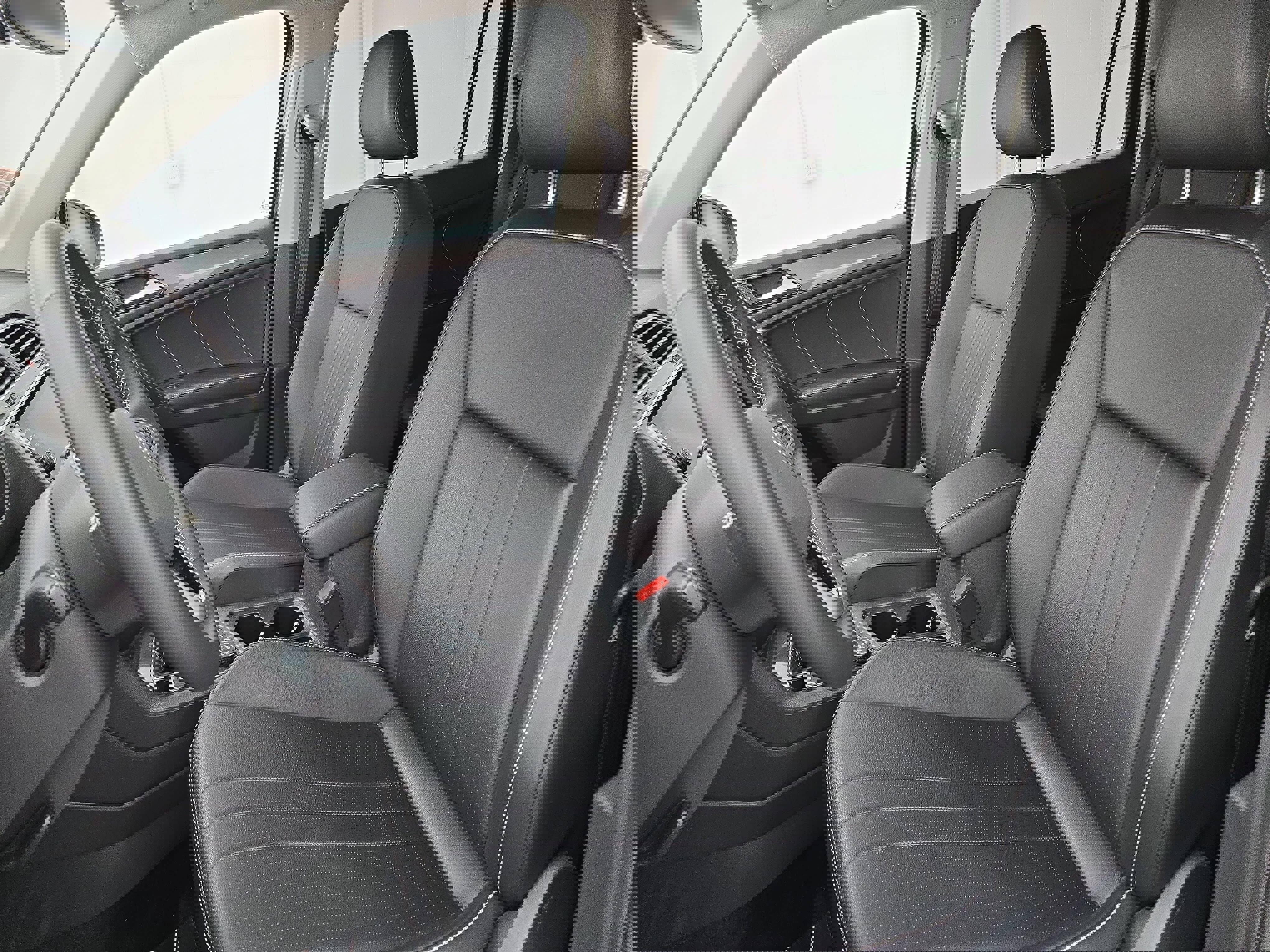 Certified 2024 Volkswagen Tiguan SE image 15