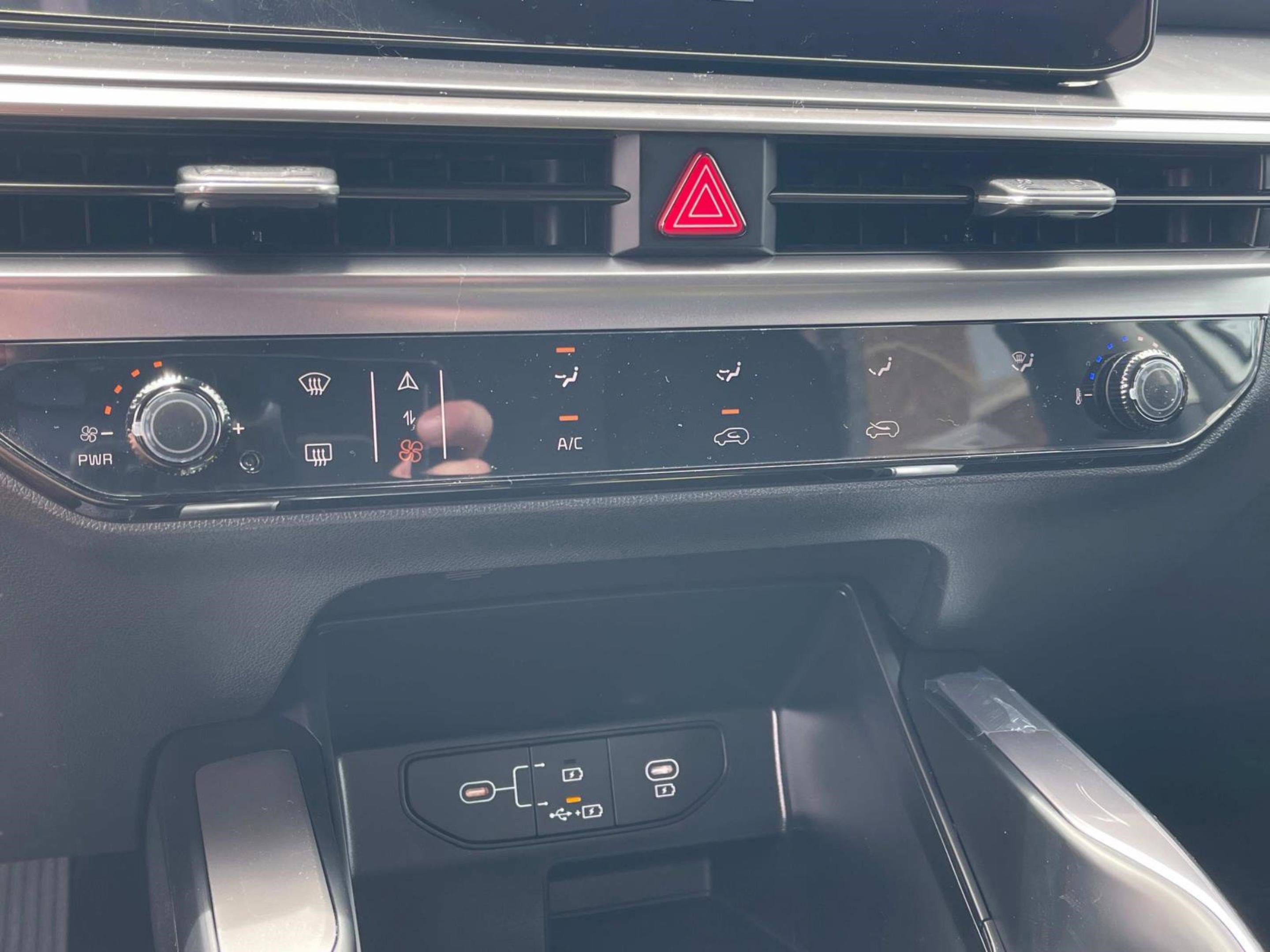 New 2025 Kia Sorento LX image 27