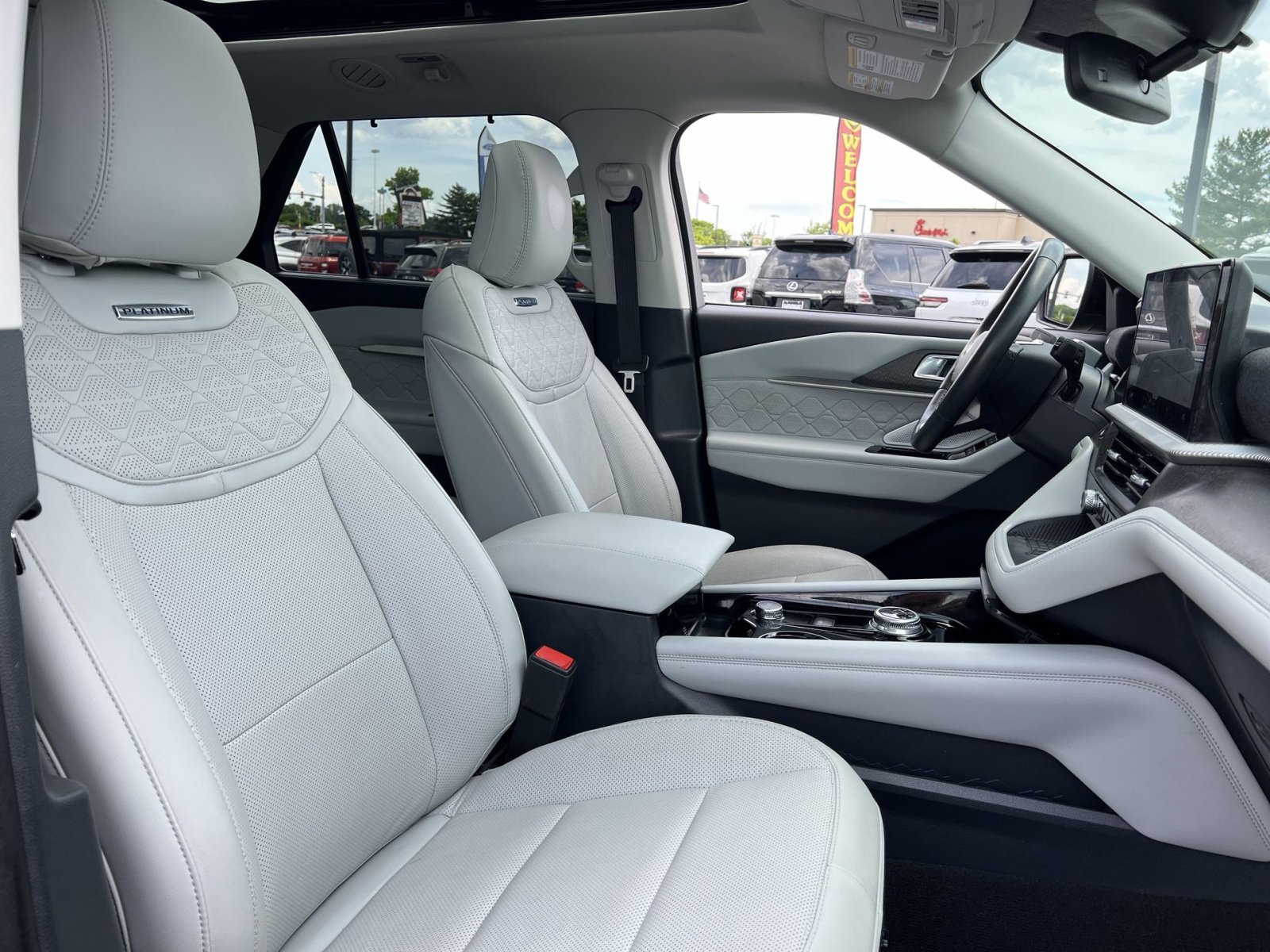 Used 2025 Ford Explorer Platinum w/ LUX Leather Package AWD/4WD image 36