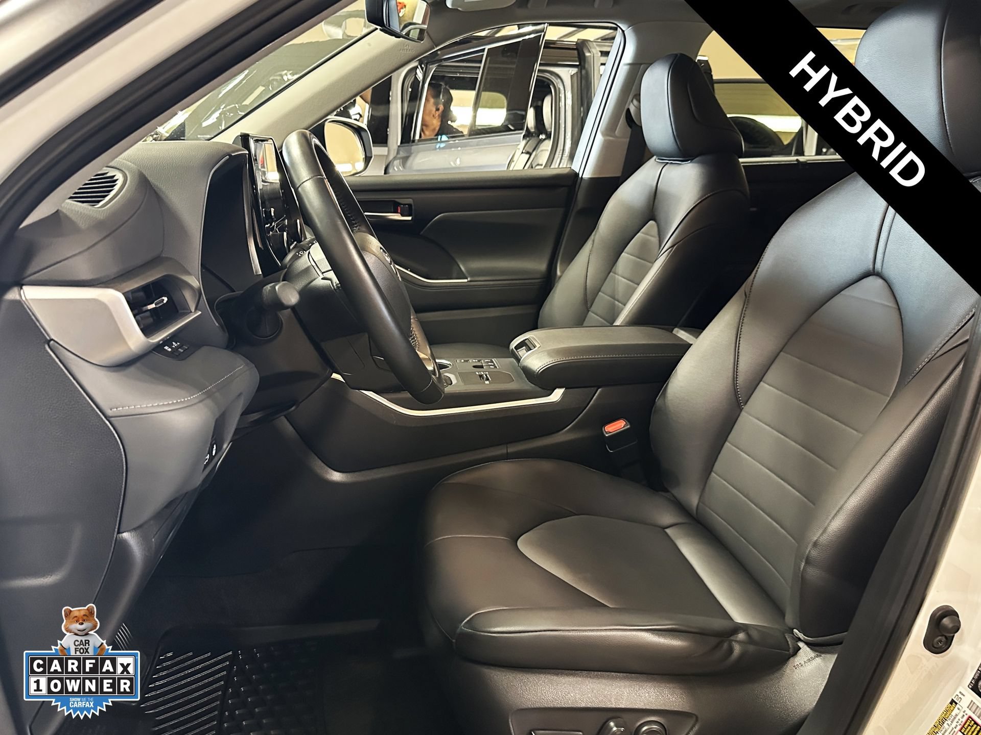 Used 2025 Toyota Highlander XLE AWD/4WD image 14