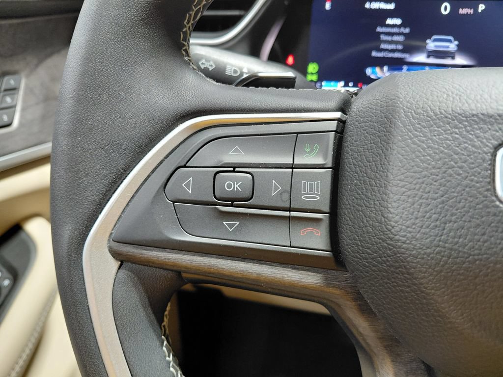 Used 2023 Jeep Grand Cherokee L Limited AWD/4WD image 40