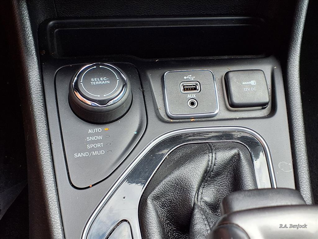 Used 2019 Jeep Cherokee Limited image 12