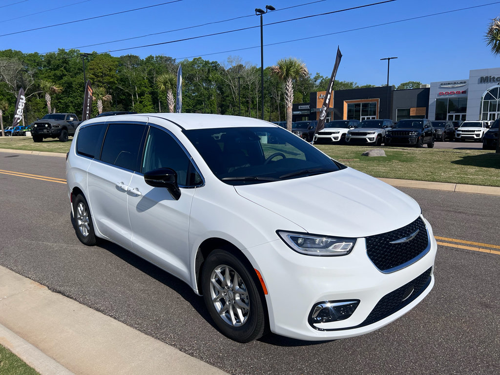 New 2026 Chrysler Pacifica Select FWD video 1