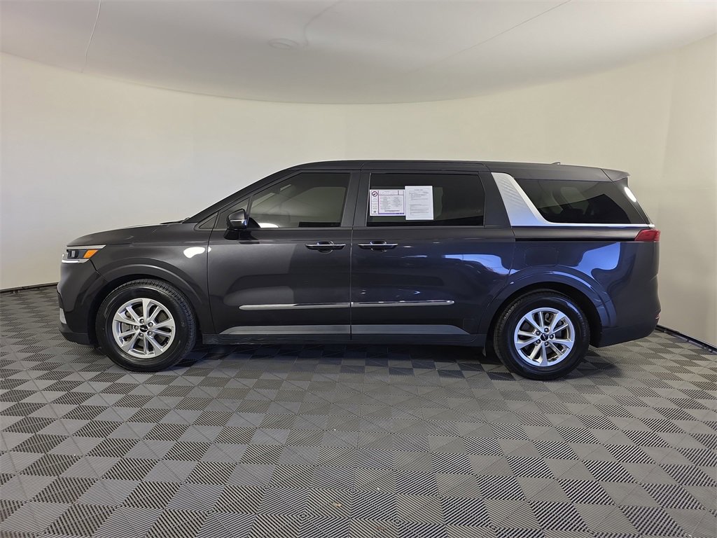 Used 2022 Kia Carnival LX image 4