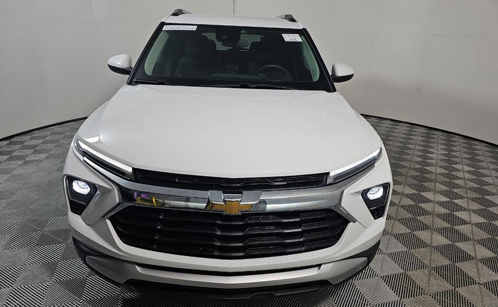 Used 2024 Chevrolet TrailBlazer LT image 2